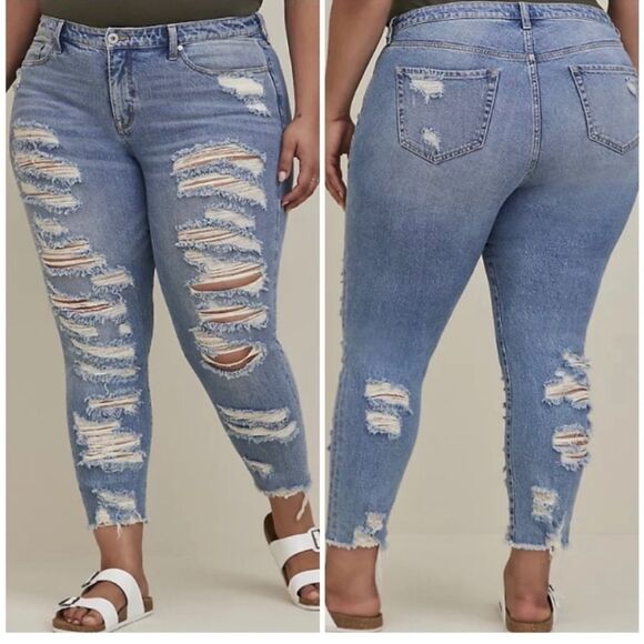 NWT Torrid High Rise Straight Shot To Hell Distressed Jeans 18 - Picture 1 of 12